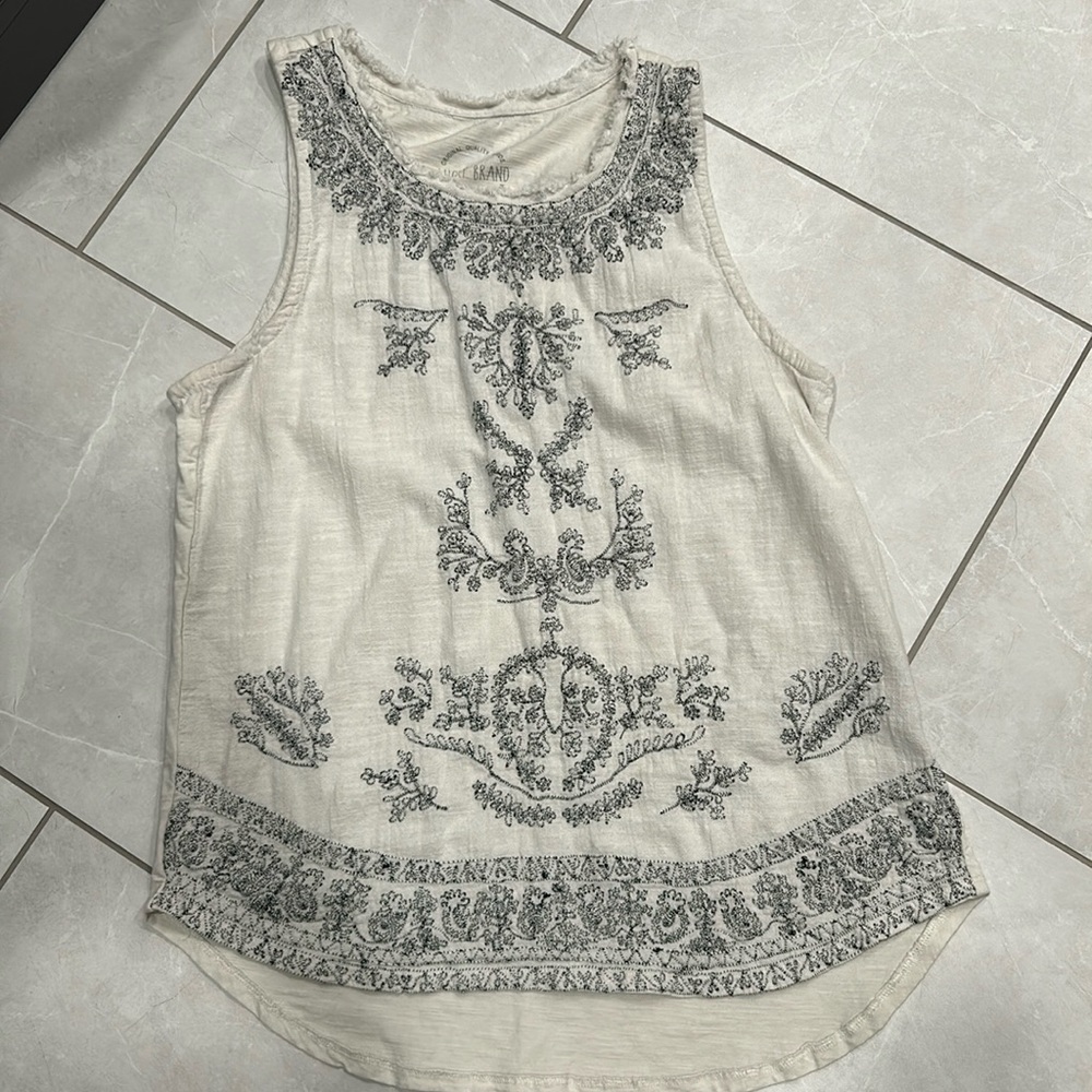 🤩Host Pick🤩 Lucky brand embroidered top